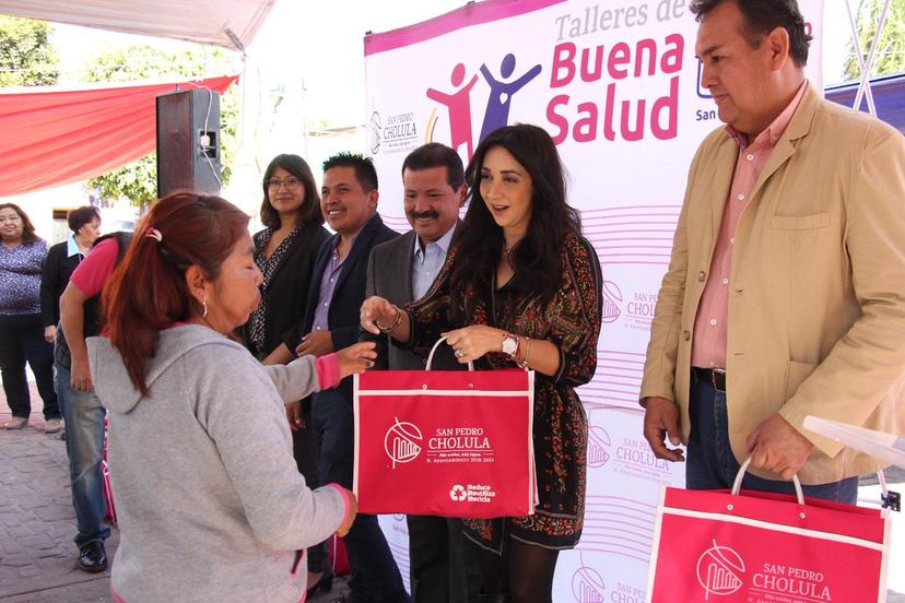 Entrega Arriaga apoyos para la alimentación en Momoxpan