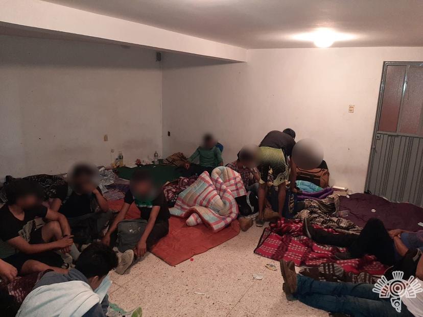 Rescatan a 240 migrantes de bodega en Bosques de Manzanilla en Puebla