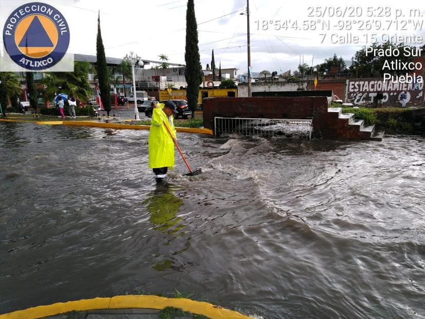 Lluvia inunda casas y calles del centro y sur de Atlixco