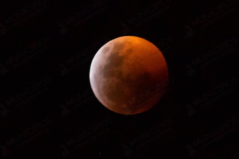 Programa tu agenda, habrá eclipses y 3 superlunas para 2020