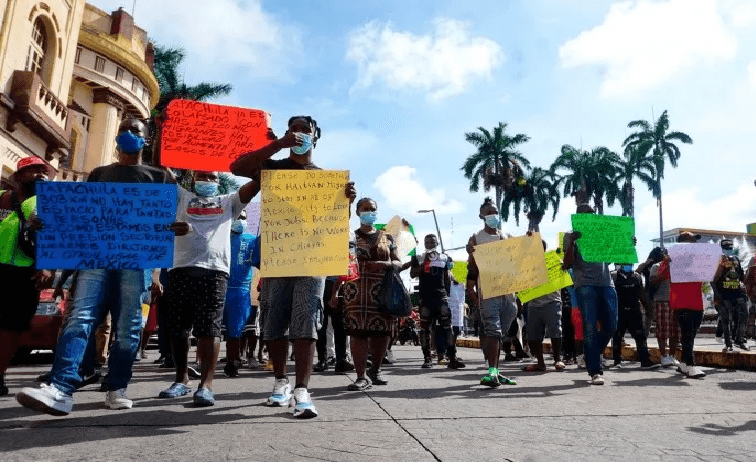 Migrantes marchan en Tapachula Chiapas, frontera con Guatemala