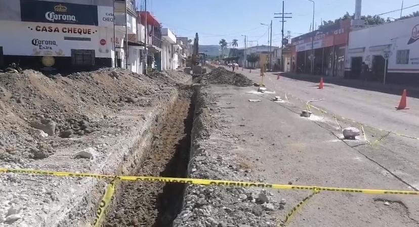 Vecinos urgen la reactivación de la obra del Eje Poniente en Izúcar