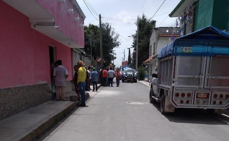 Iba con su amigo y lo ejecutan afuera de su casa en Amozoc