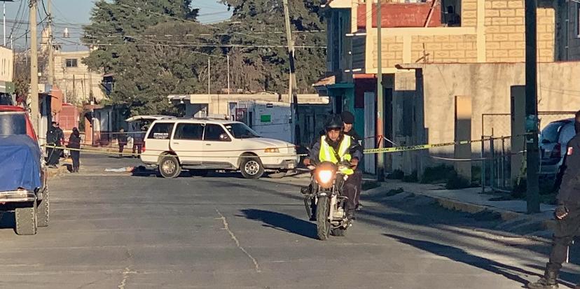 Sicarios ejecutan a tres hombres y una mujer frente a su casa en Ciudad Serdán