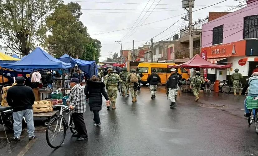 Tras asesinato, Ejército recorre el tianguis de Loma Bella