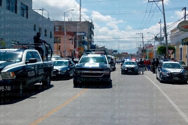 Impiden huachicoleros salida de cuerpos tras balacera en El Verde