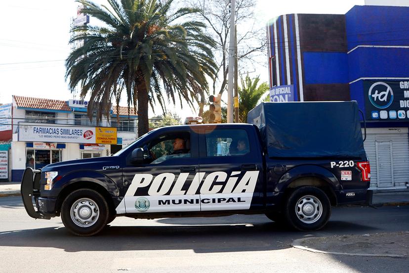 Detienen a dos policías por omisión de delito en Amalucan