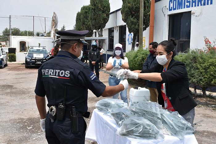 Equipan a policías de Texmelucan para hacer frente al Covid19