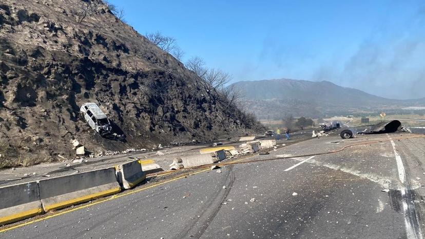 Pierde la vida la única sobreviviente en explosión de pipa en autopista Tepic