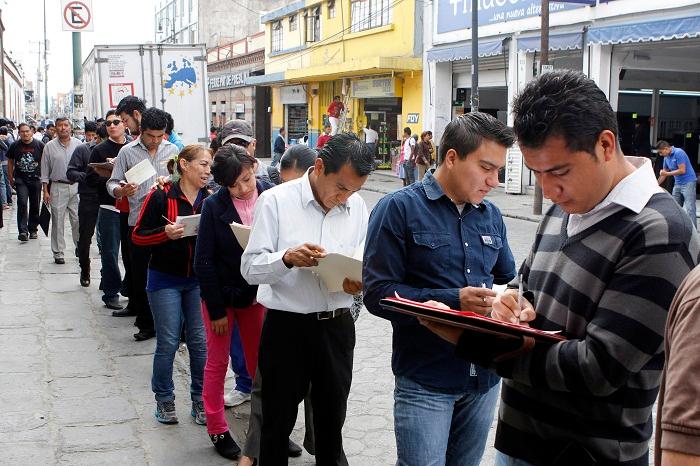 Baja el desempleo 0.1% en el país