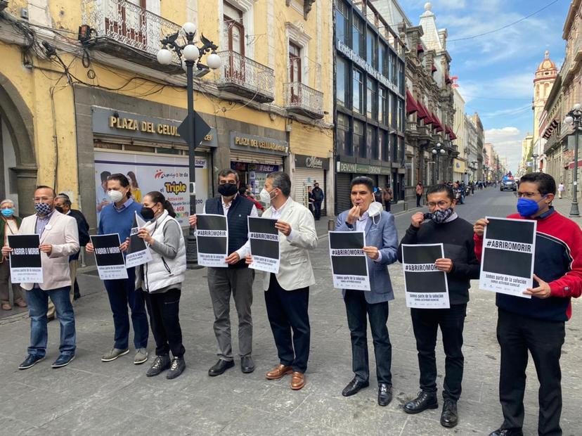 VIDEO Queremos trabajar, gritan restauranteros en la entidad poblana