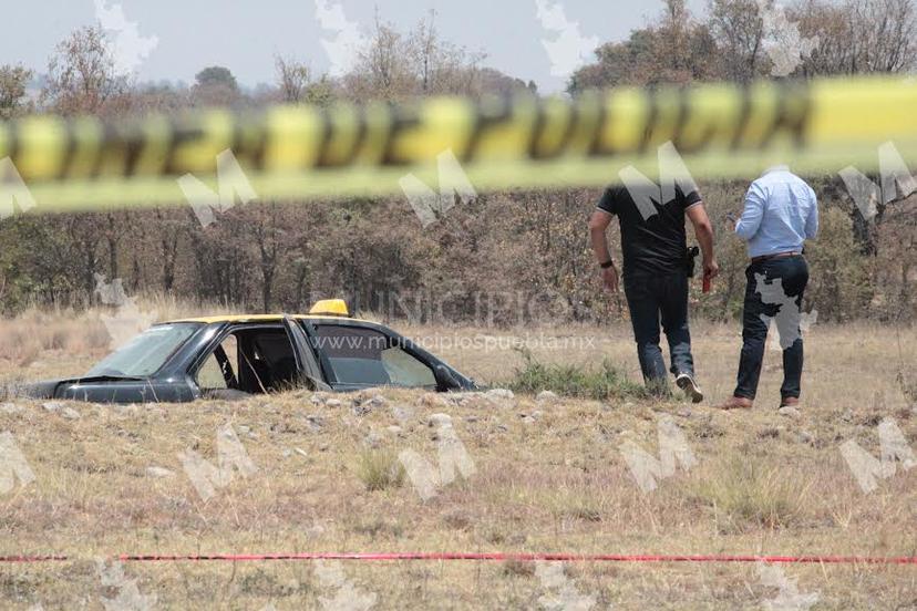 Dejan cadáver encobijado y encajuelado en un taxi en La Resurrección