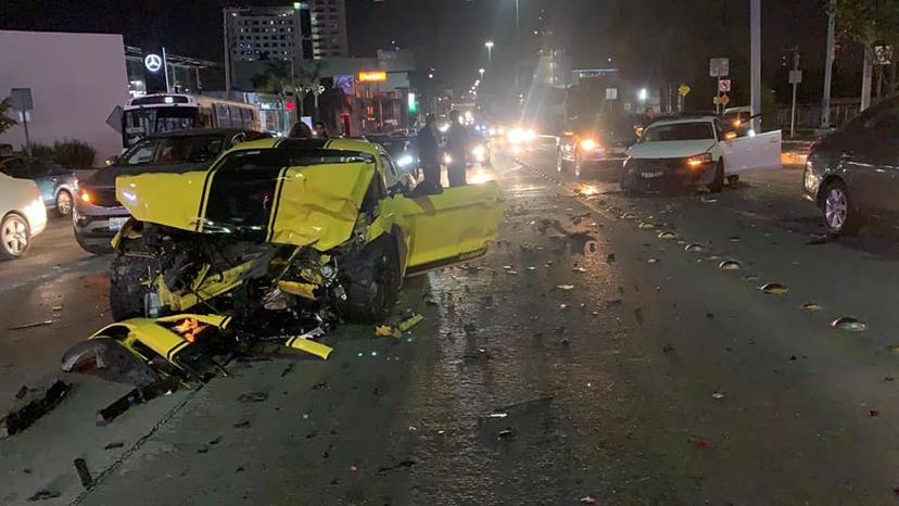 Ebrio destruye Mustang en la Atlixcáyotl; reportan un muerto