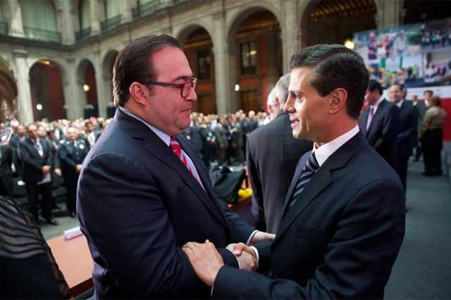 Lozoya cuenta que Javier Duarte le regaló un Ferrari a Peña Nieto