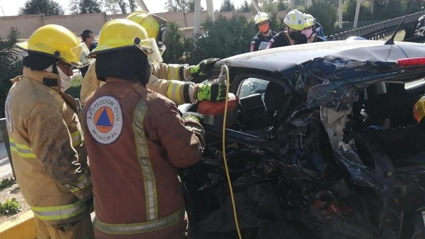 Fuerte accidente vial se registra en Vía Atlixcáyotl altura de La Vista