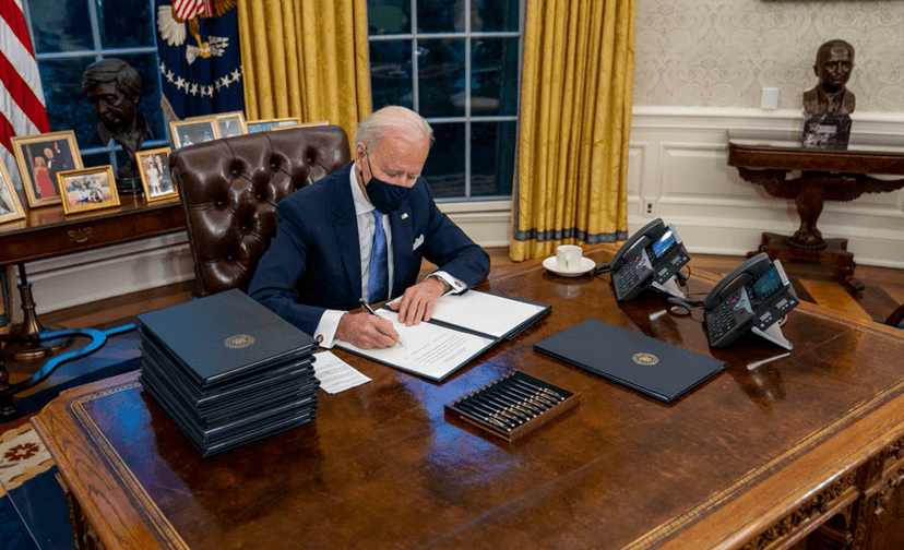 Conoce los 17 decretos que firmó Biden al llegar a la presidencia