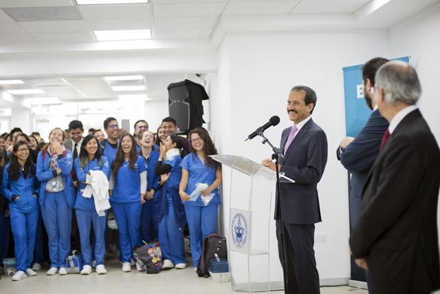 Rector entrega obras en Estomatología de la BUAP