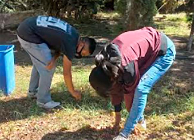 Jóvenes realizan jornada de limpieza en preparatoria de Chila