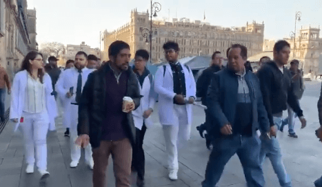 VIDEO Reciben en Palacio Nacional a estudiantes de UNAM, BUAP y UPAEP