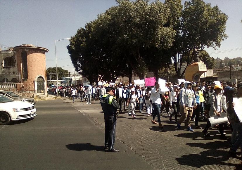 Marchan estudiantes del Tecnológico rumbo a Martes Ciudadano de Barbosa