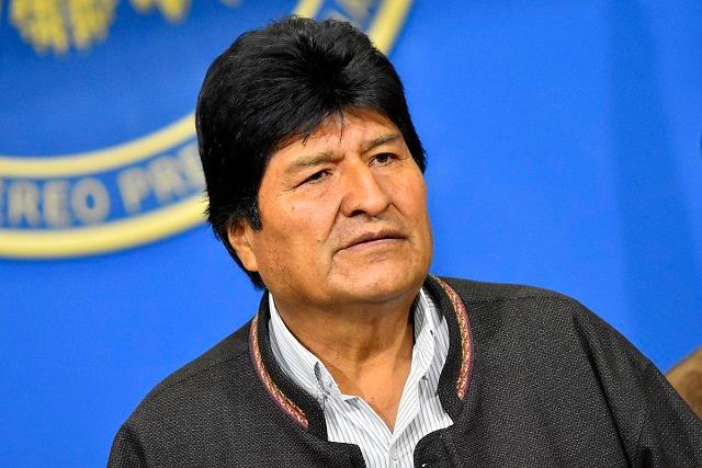 Ex funcionarios de Evo salen de Bolivia y México les concede asilo