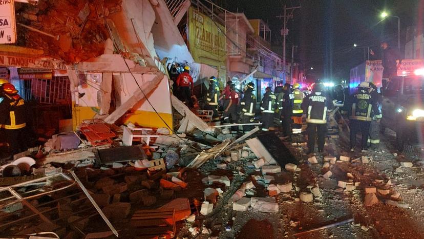 Un muerto y 12 heridos, saldo de la explosión que colapsó edificio en Puebla