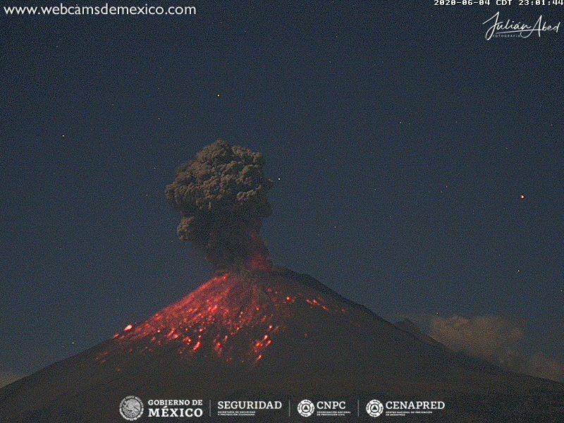 Explosión del Popo sorprende a poblanos antes de la medianoche