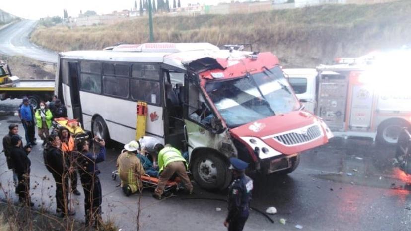 Reportan 18 heridos tras volcar ruta 86 en Periférico