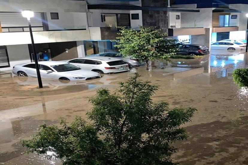 Se inundan casas en Lomas de Angelópolis con aguas negras