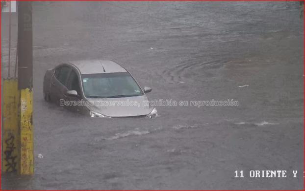 VIDEOS Autos varados e inundaciones, saldo de la lluvia de este sábado