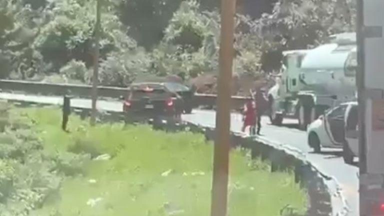 VIDEO Roban camioneta a pareja en las Cumbres de Maltrata