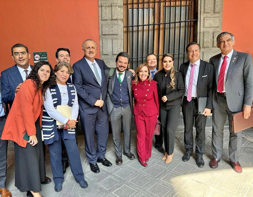 Céspedes se reúne con AMLO y gobernadores en Palacio Nacional