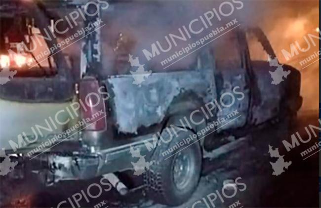 Se calcina camioneta en la México-Tuxpan en Huauchinango 