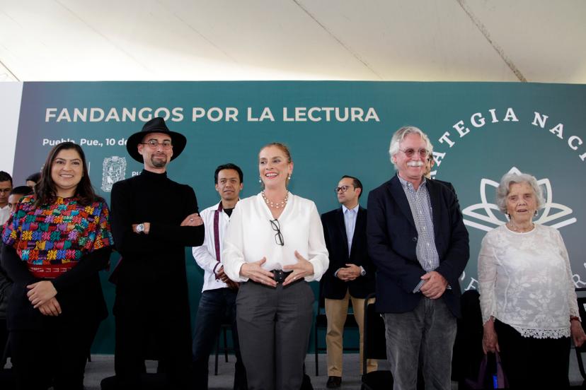 Beatriz Gutiérrez promueve la lectura en la capital poblana