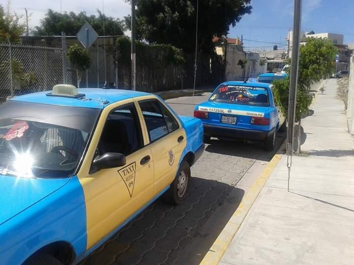 En riesgo, ingresos de cientos de taxistas en Tehuacán por Covid-19