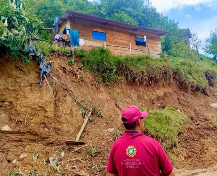 Ajalpan pide apoyo para reparar escuelas y caminos afectados por lluvias