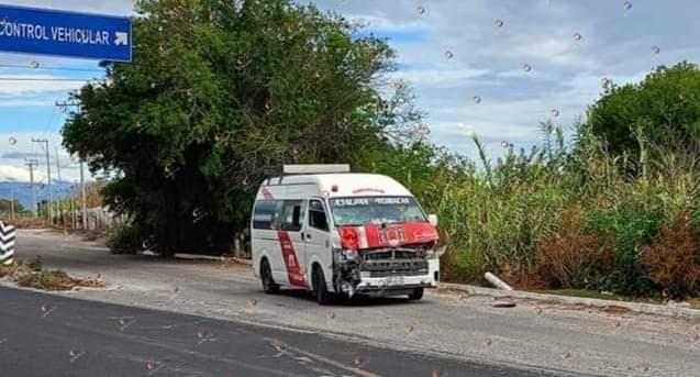 Colectiva atropella a 3 menores de edad en Altepexi