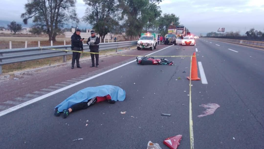 Atropellan y matan a hombre a bordo de motocicleta en la México-Puebla 