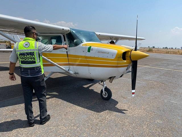 Incautan drogas, dinero y hasta una avioneta en Puebla