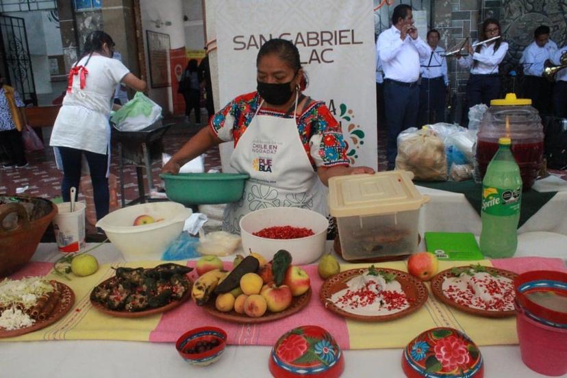 Con gran participación inicia Feria del Chile en Nogada en Tehuacán 