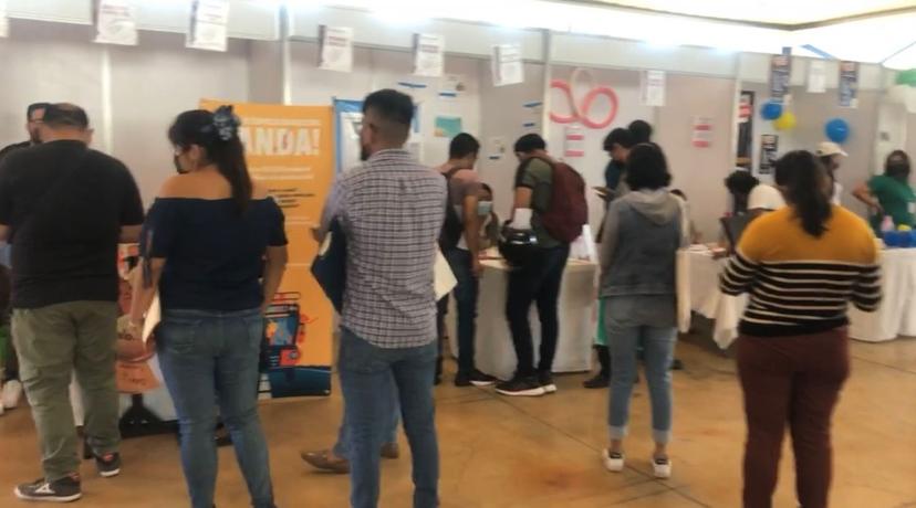 El covid los llevó a buscar empleo en la feria realizada en Atlixco