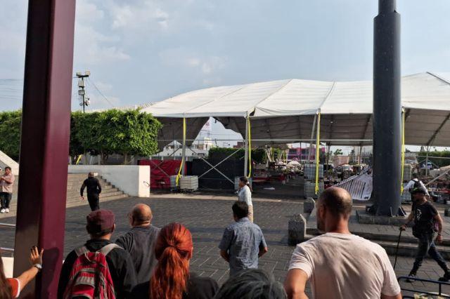 Suspenden actividades en Feria del Libro de Neza tras caída de estructura
