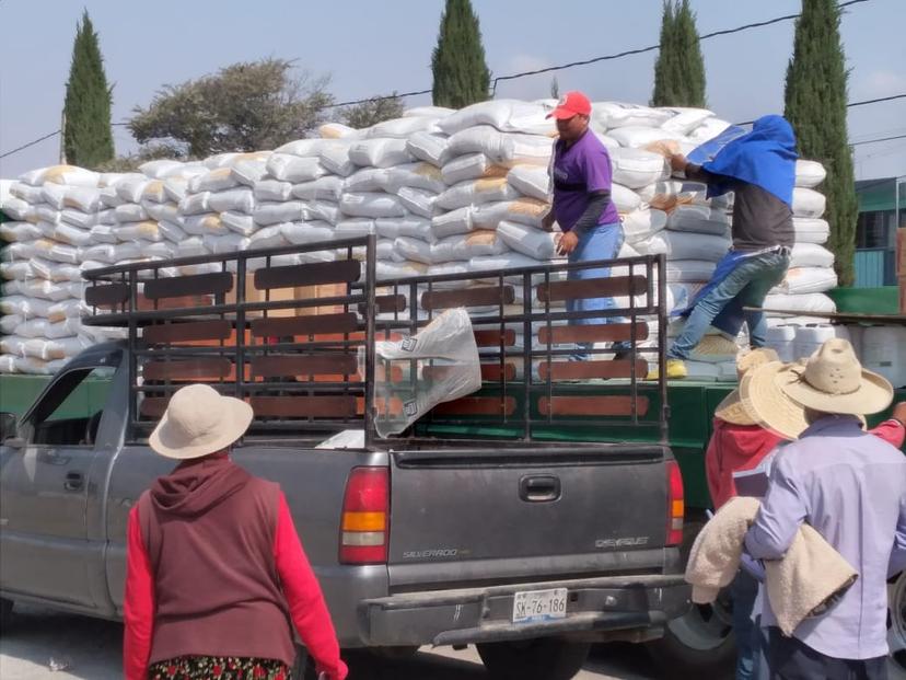 Productores de frijol maíz recibieron fertilizante en Ciudad Serdán