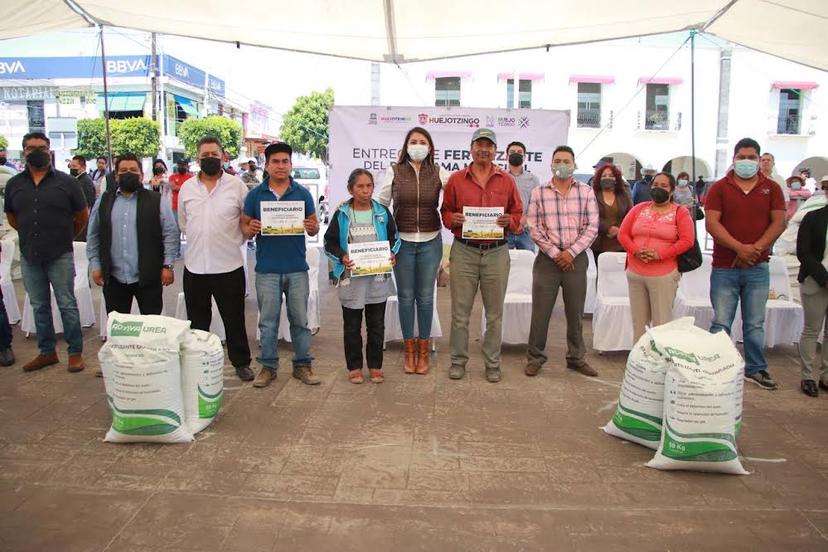 Angélica Alvarado entregó 107 ton de fertilizante en Huejotzingo