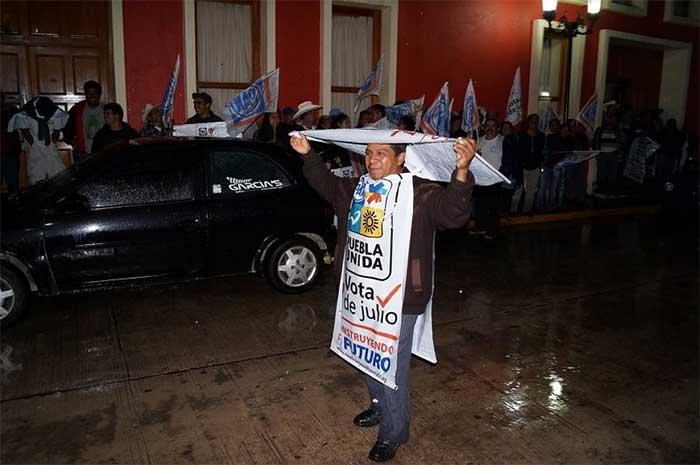 Festeja Puebla Unida triunfo en Zacapoaxtla