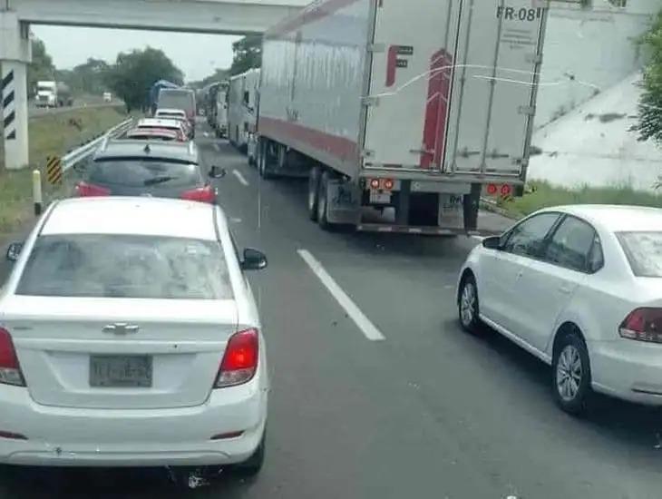 Accidente provoca una fila de hasta cuatro kilómetros de vehículos