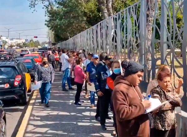 Largas filas registra cambio de Tarjeta del Bienestar en el Parque Ecológico