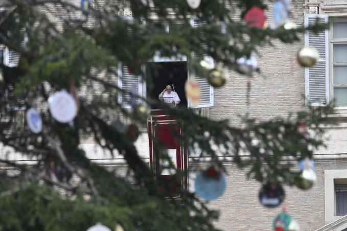 VIDEO Inaugura El Vaticano Árbol de Navidad y Nacimiento