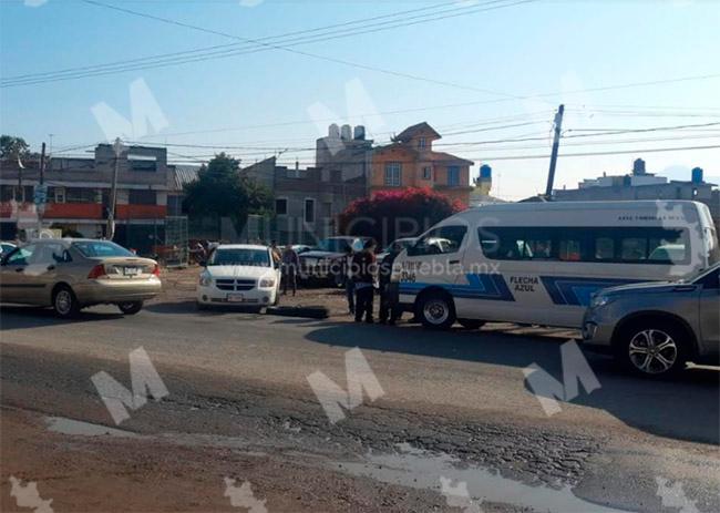 Ruta Flecha Azul embiste a abuelito y lo manda al hospital en Puebla