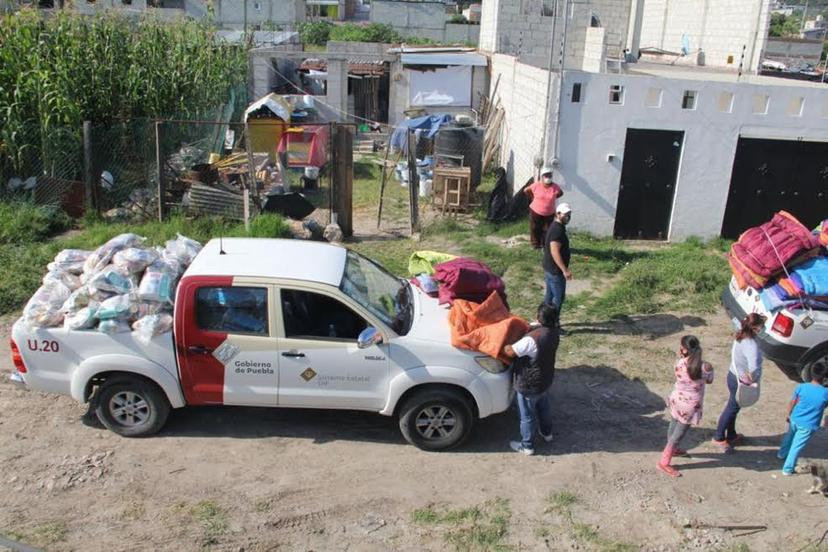 Entrega SEDIF apoyos a familias de Flor Batavia afectadas por lluvias